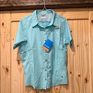 Columbia Women’s Light Blue/Teal Omni-Shade Button Down Shirt